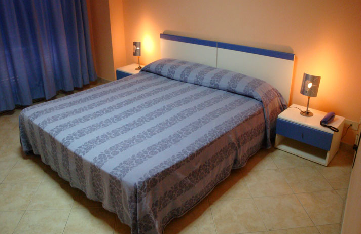 Nike Giardini Naxos