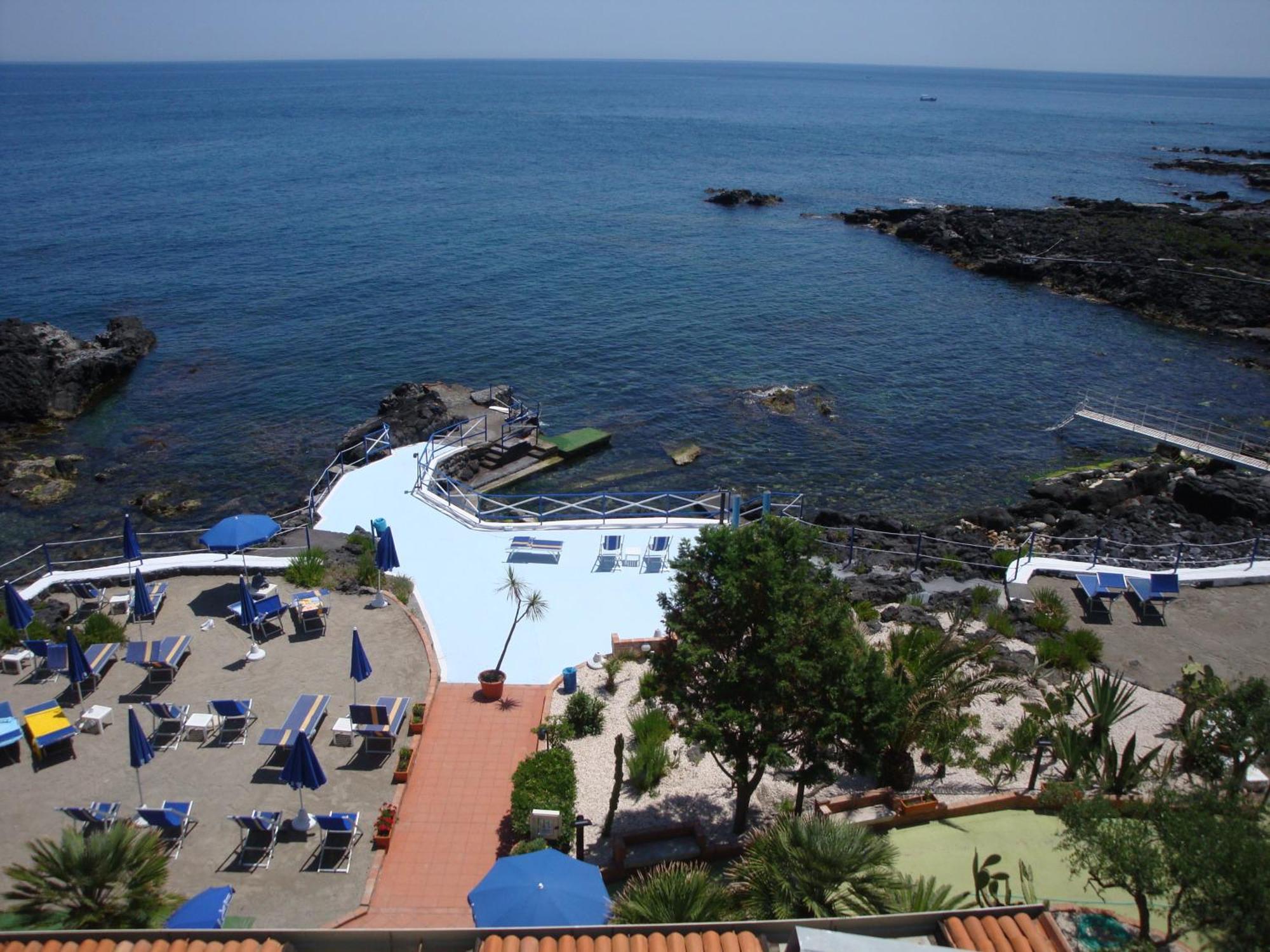 Nike Giardini Naxos